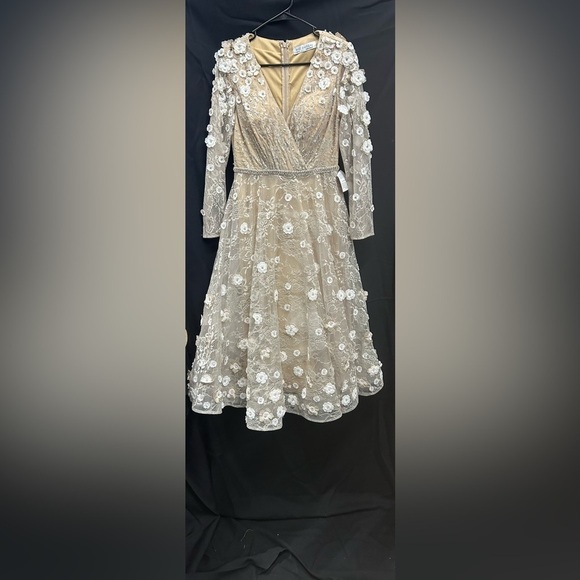 Mac Duggal 67387 NWT FLORAL EMBELLISHED LACE A-LINE COCKTAIL DRESS - Picture 4 of 8